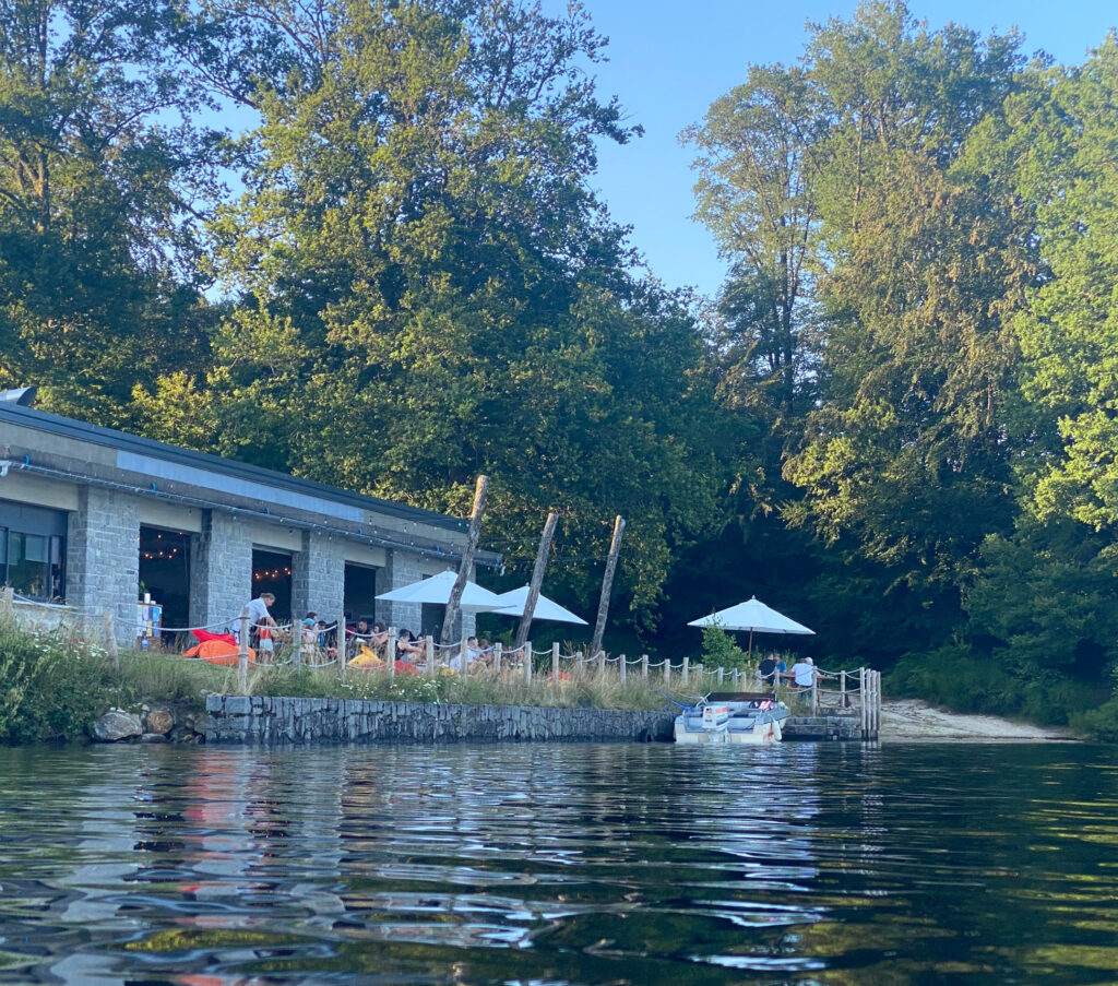 Vassiviera au bord de l'eau
